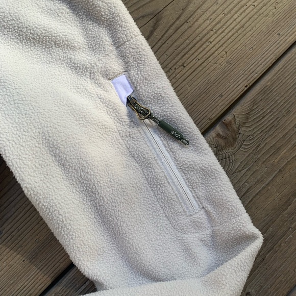 Lolë Cream Fleece Pullover - Picture 5 of 10